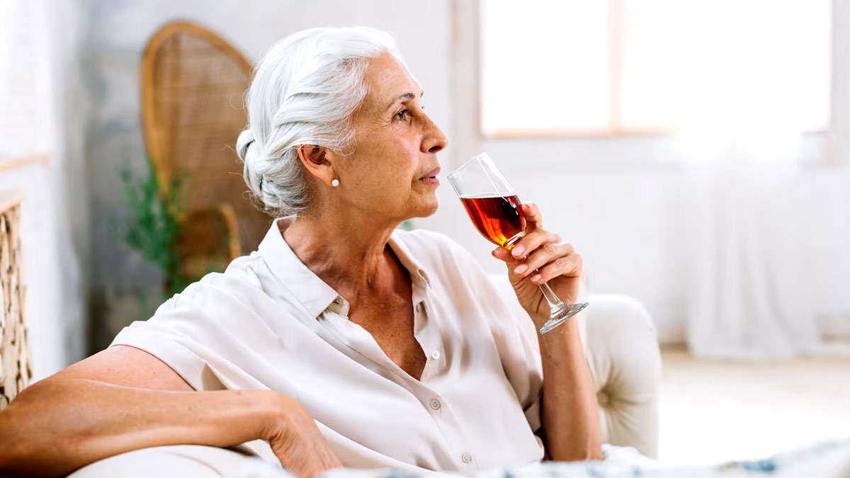 Excessive Alcohol Consumption Can Lead To Dementia: Warning Signs 